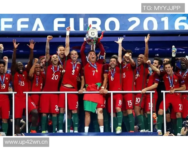 世界杯奖杯背后的传奇故事与足球荣耀的象征意义